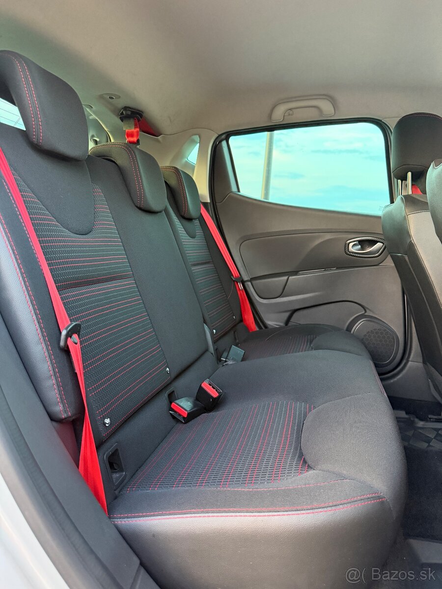 RENAULT CLIO RS TROPHY AKRAPOVIČ - 14