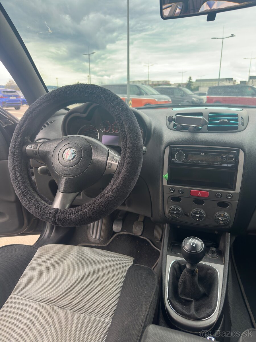 Alfa Romeo 147 1.9JTDM - 14