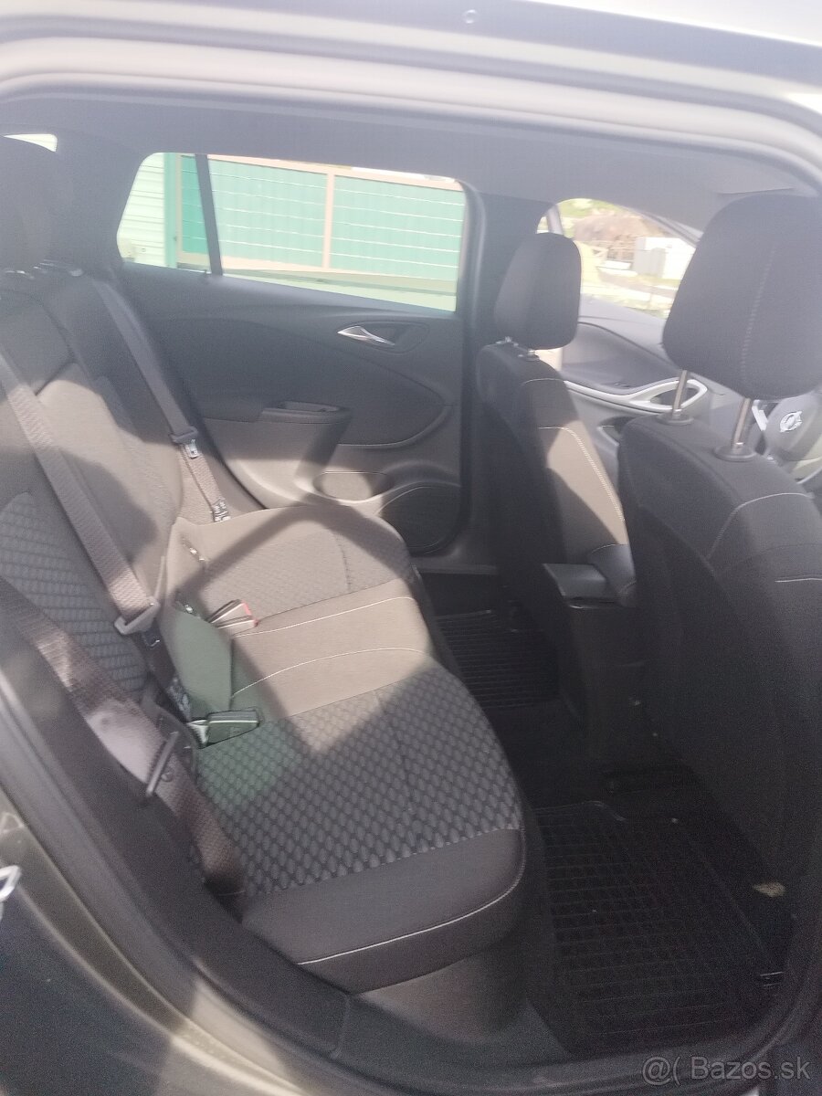 Opel Astra ST 1,4Turbo 92kW - 14