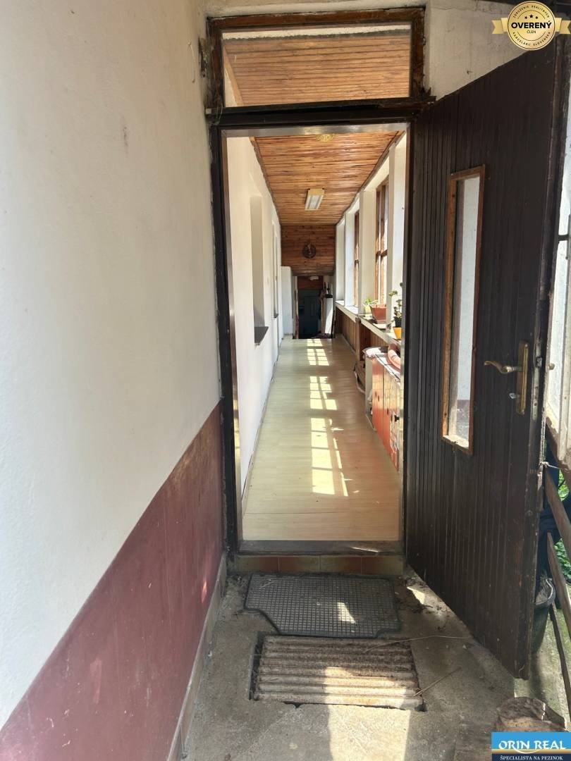 Na predaj starší rodinný dom v obci Budmerice 541m2 - 14