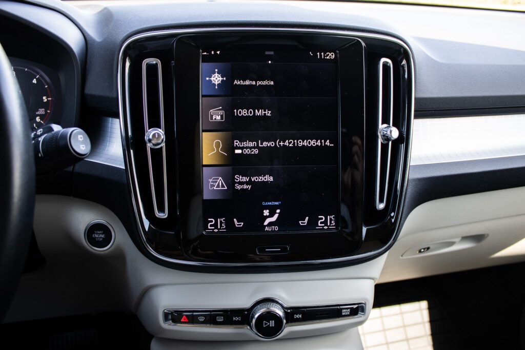 Volvo XC40 D4 Momentum (2018) - 14