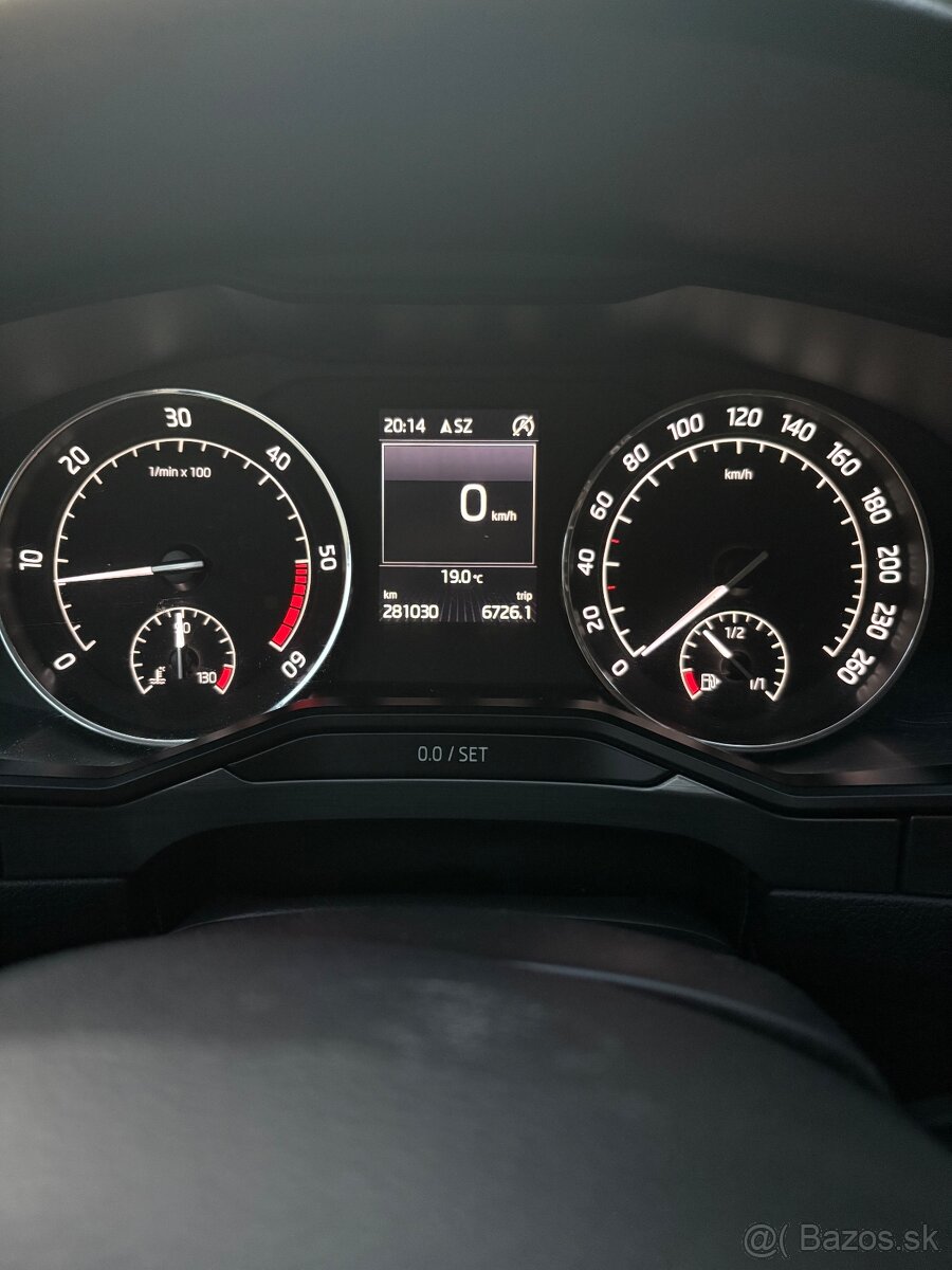 ŠKODA SUPERB 2.0 TDI DSG STYLE - 14