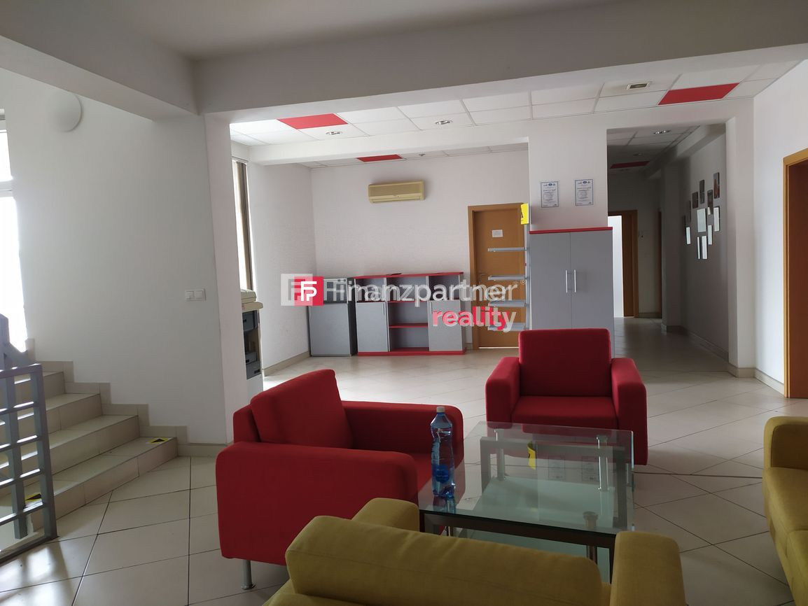 Obchodno-administratívny objekt s veľkým skladovým priestoro - 14