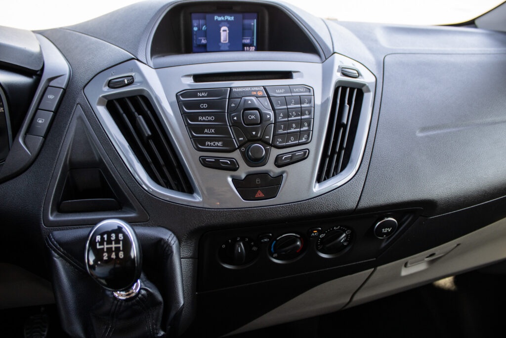 Ford Tourneo Custom 2.2 TDCi Titanium 114kW (2015) - 14