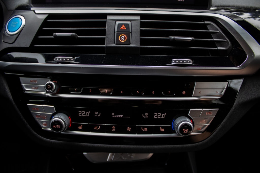 BMW iX3 Panoráma 210kW Harman Kardon - 14