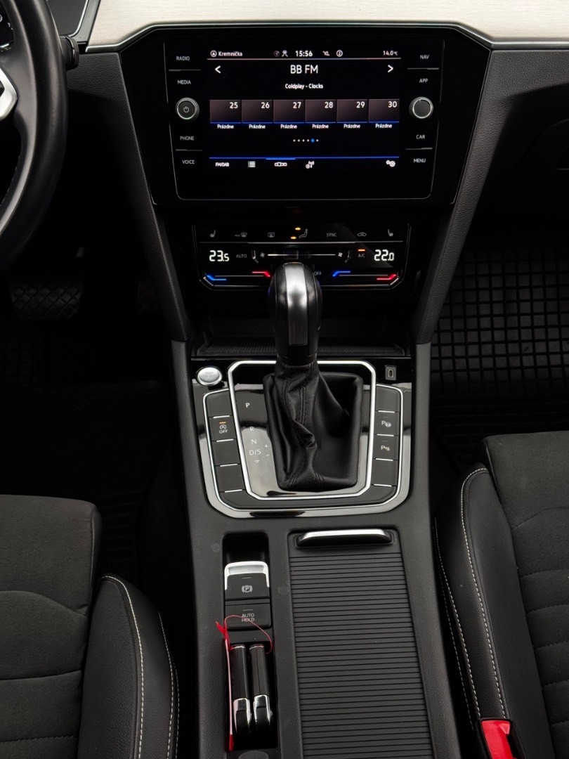 Volkswagen Passat Variant 2.0 TDI Elegance 4Motion DSG - 14