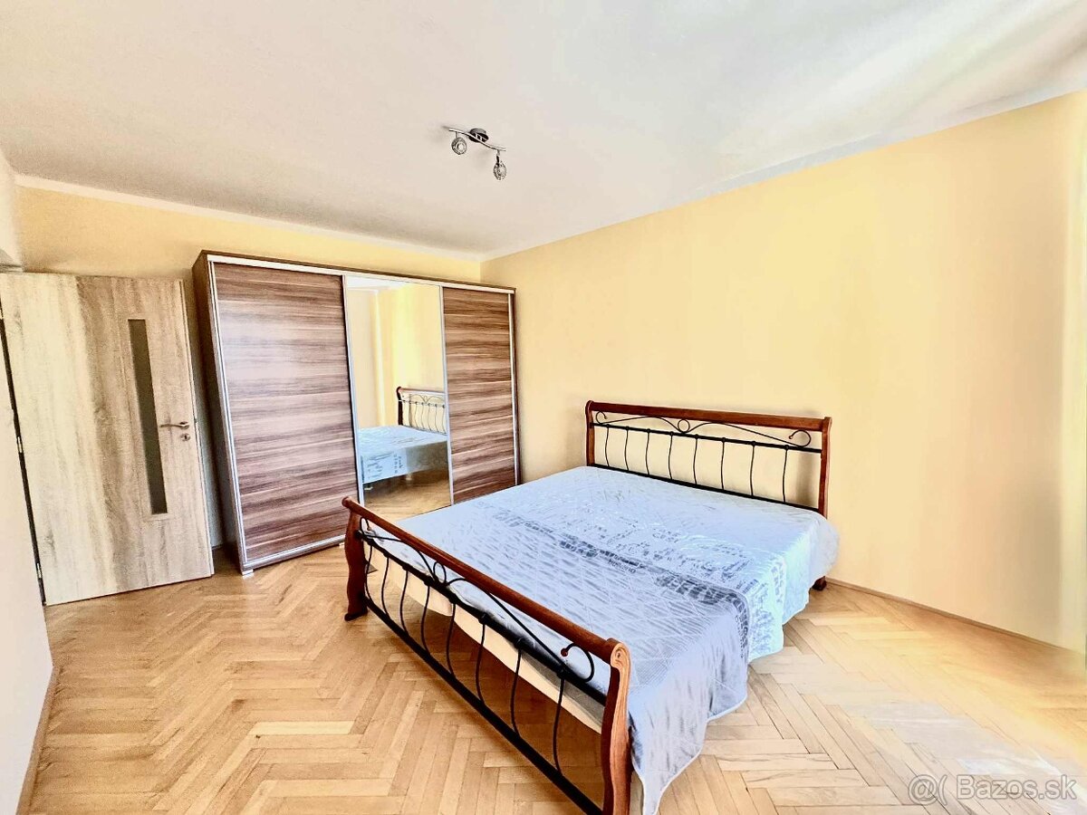 Prenájom 3,5- izbový byt s balkónom a loggiou vo VK - 14