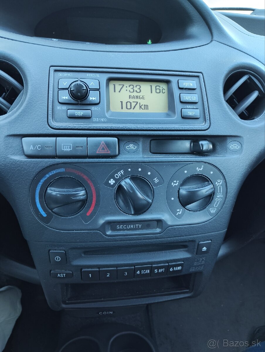 Toyota Yaris 1.0 - 14