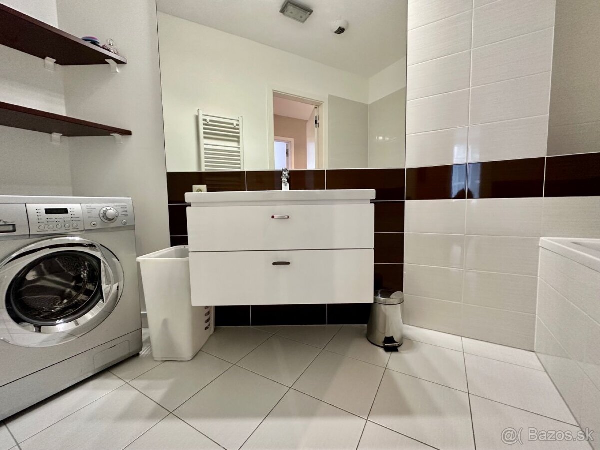 Prenájom 4 izbový byt na Landererovej ulici Bratislavy. - 14