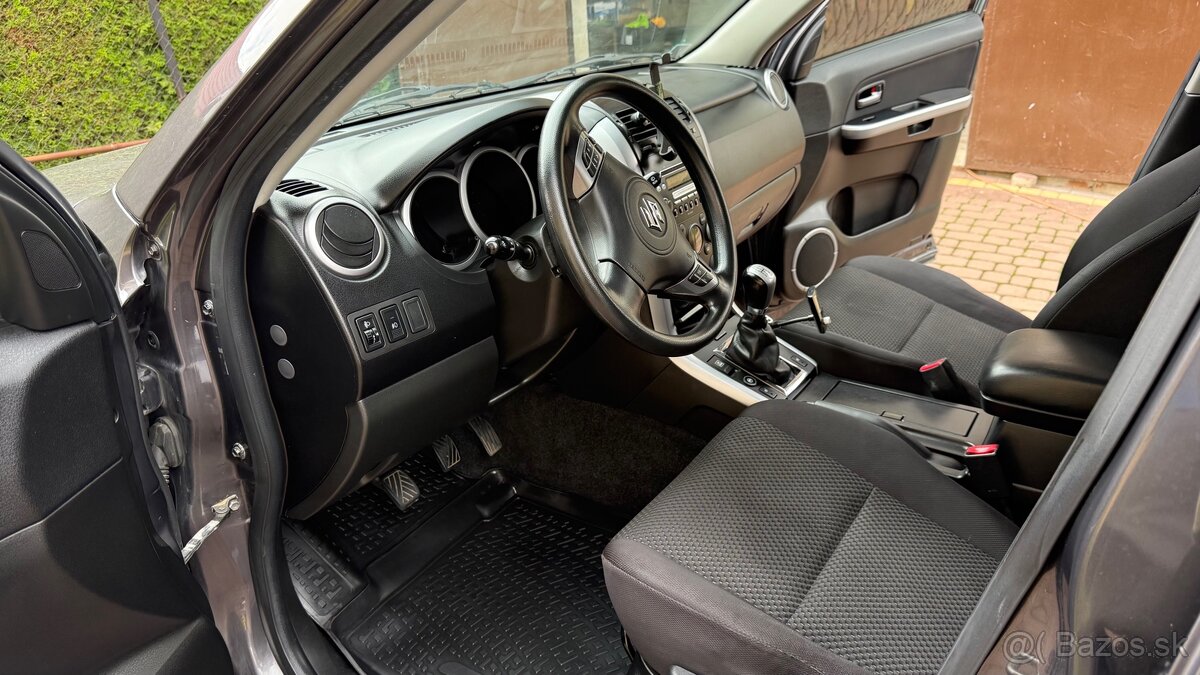 Suzuki Grand Vitara 2.4i, benzin + LPG - 14