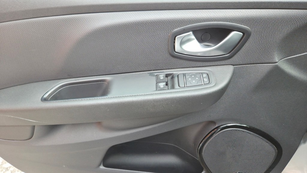 Renault Clio 1,2i 54kW - 14