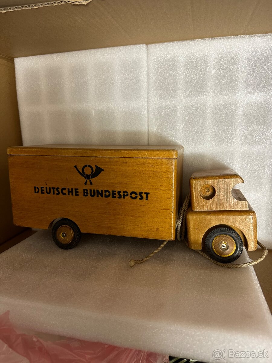 Retro staré hračky - autíčka, stolní hry, dětské pistolky - 14