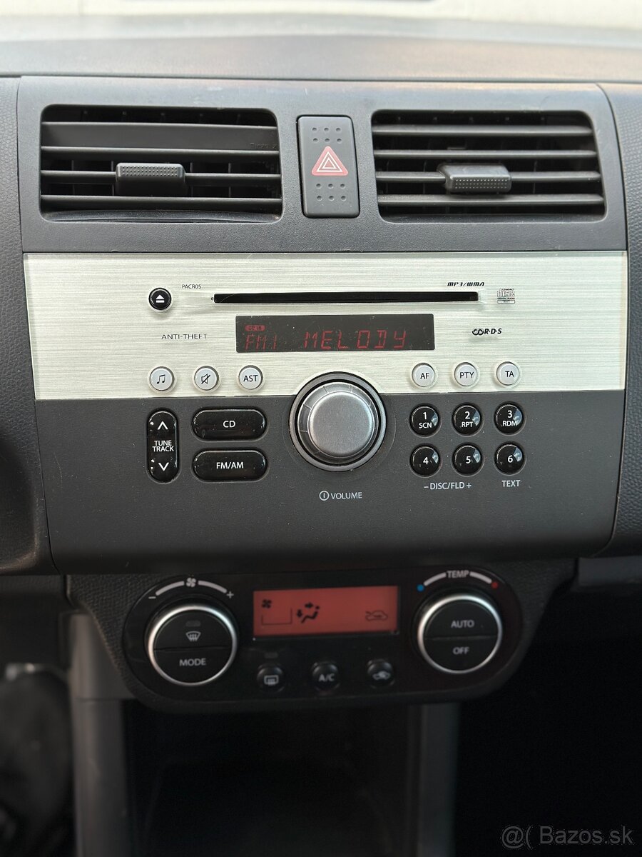 Suzuki Spift Šport -škoda Renault clio Toyota Ford - 14