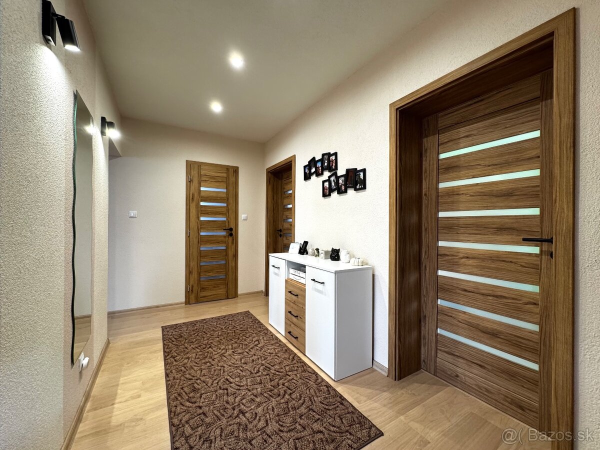 Zrekonštruovaný 4-izbový rodinný dom s garážou GALOVANY - 14