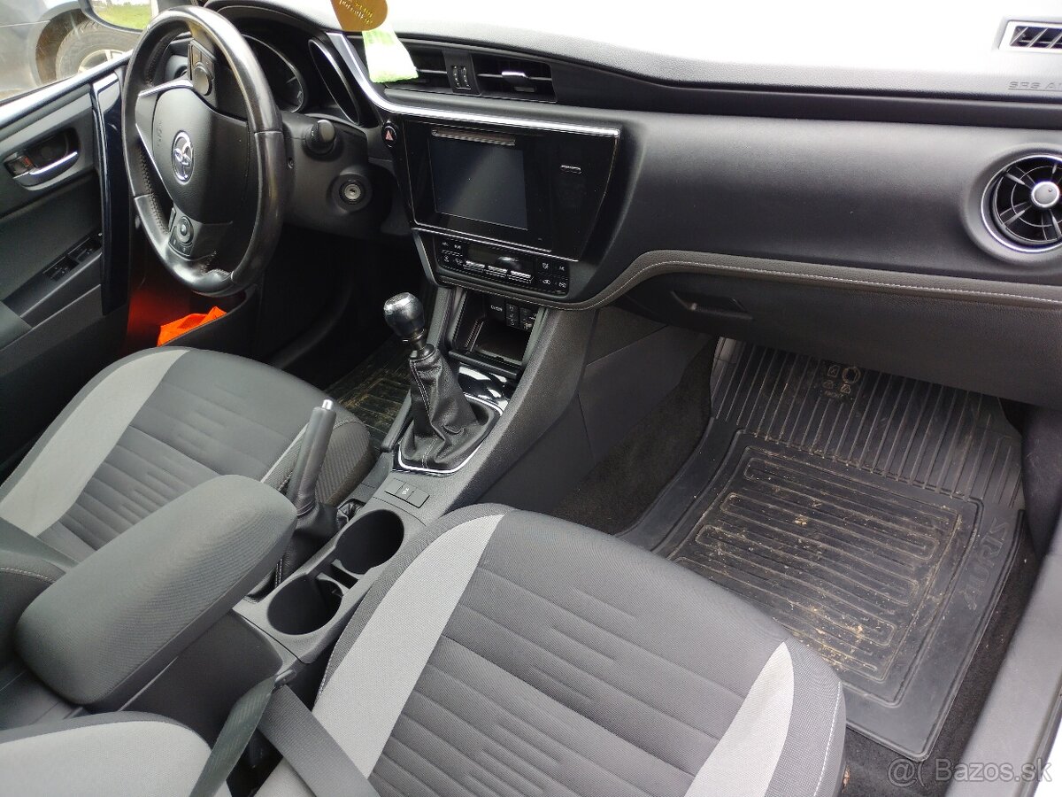 Toyota Auris Touring Sports - 14