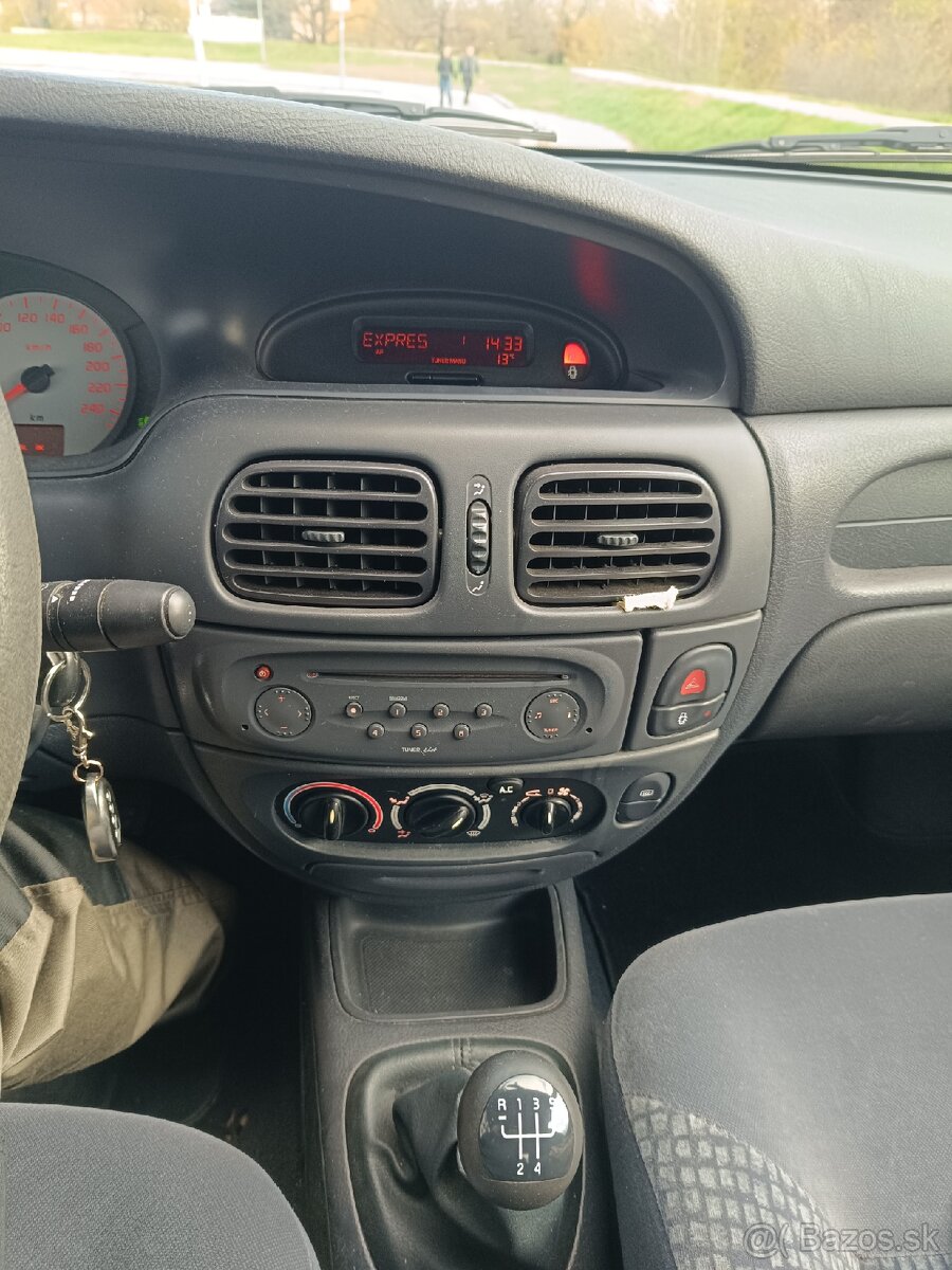 RENAULT MÉGANE CLASSIC 1,8 16V - 14