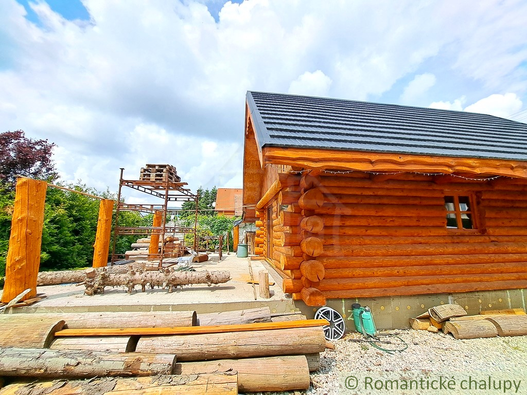 Zrubový domček v tichej časti obce Lehota vhodný na rekreá - 14