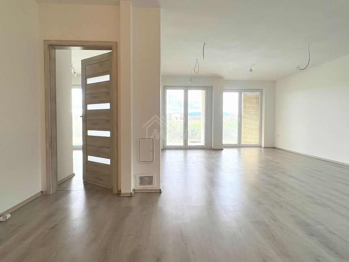 NOVOSTAVBA dokončená v obci Šišov poz.700m2 - 14