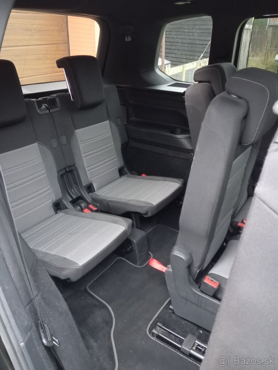 VW Touran R-Line, 7 místný DSG - 14