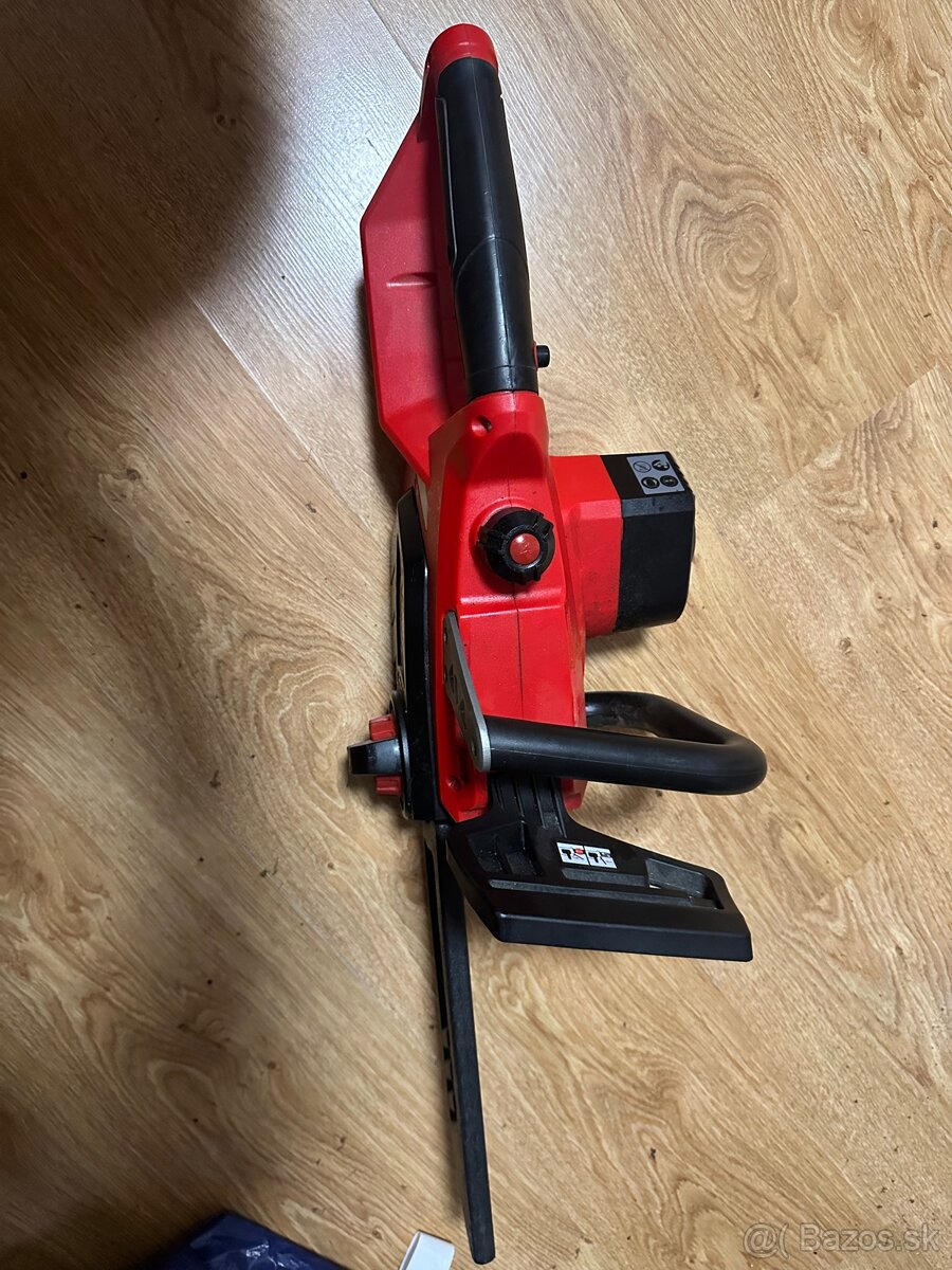 kosacky 2 ks , pila 1 ks, baterie vsetky ks - 14