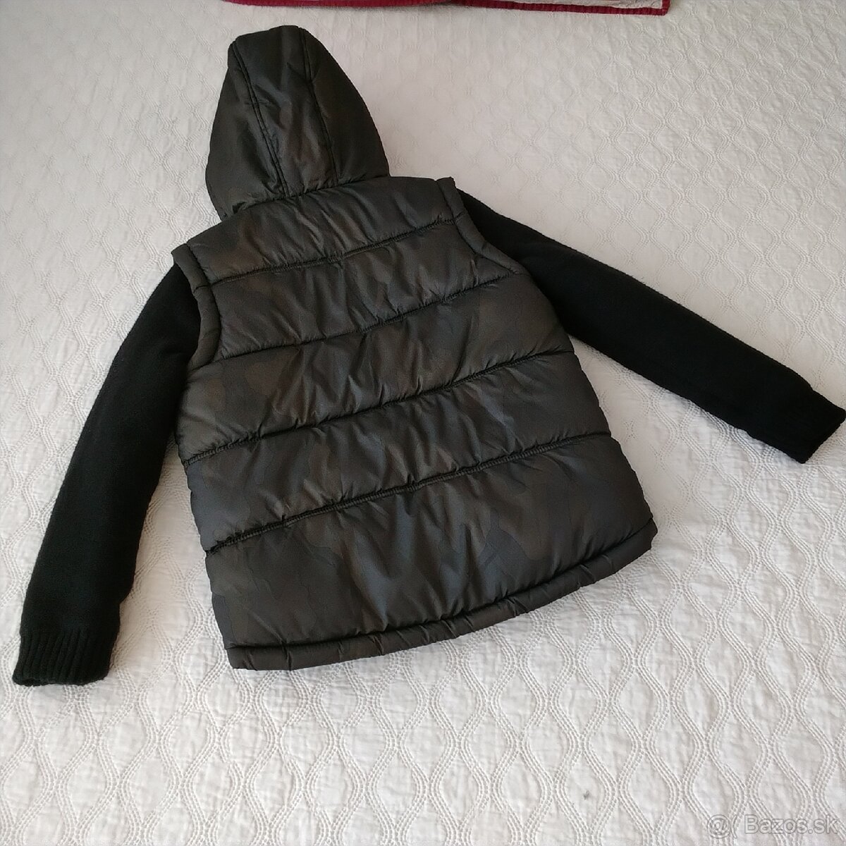 Teplá maskáčová hybridná army puffer bunda/vesta s kapucňou - 14