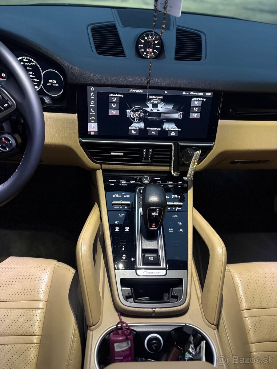 Porsche Cayenne Coupe model 2020 - 14