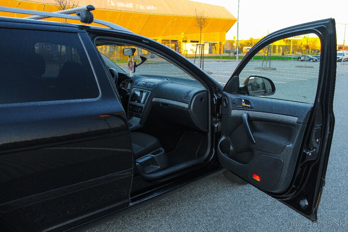 Škoda Octavia Combi 2.0 TDI 4x4 Elegance - 14