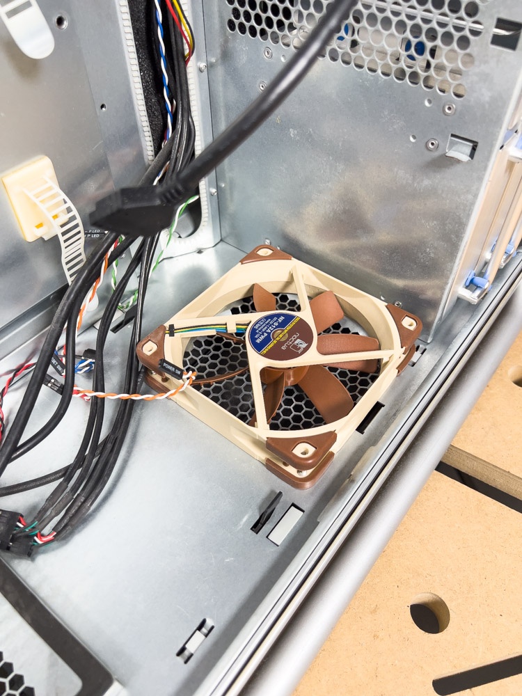 Cooler Master COSMO odhlučnená skriňa + 4 x NOCTUA - 14