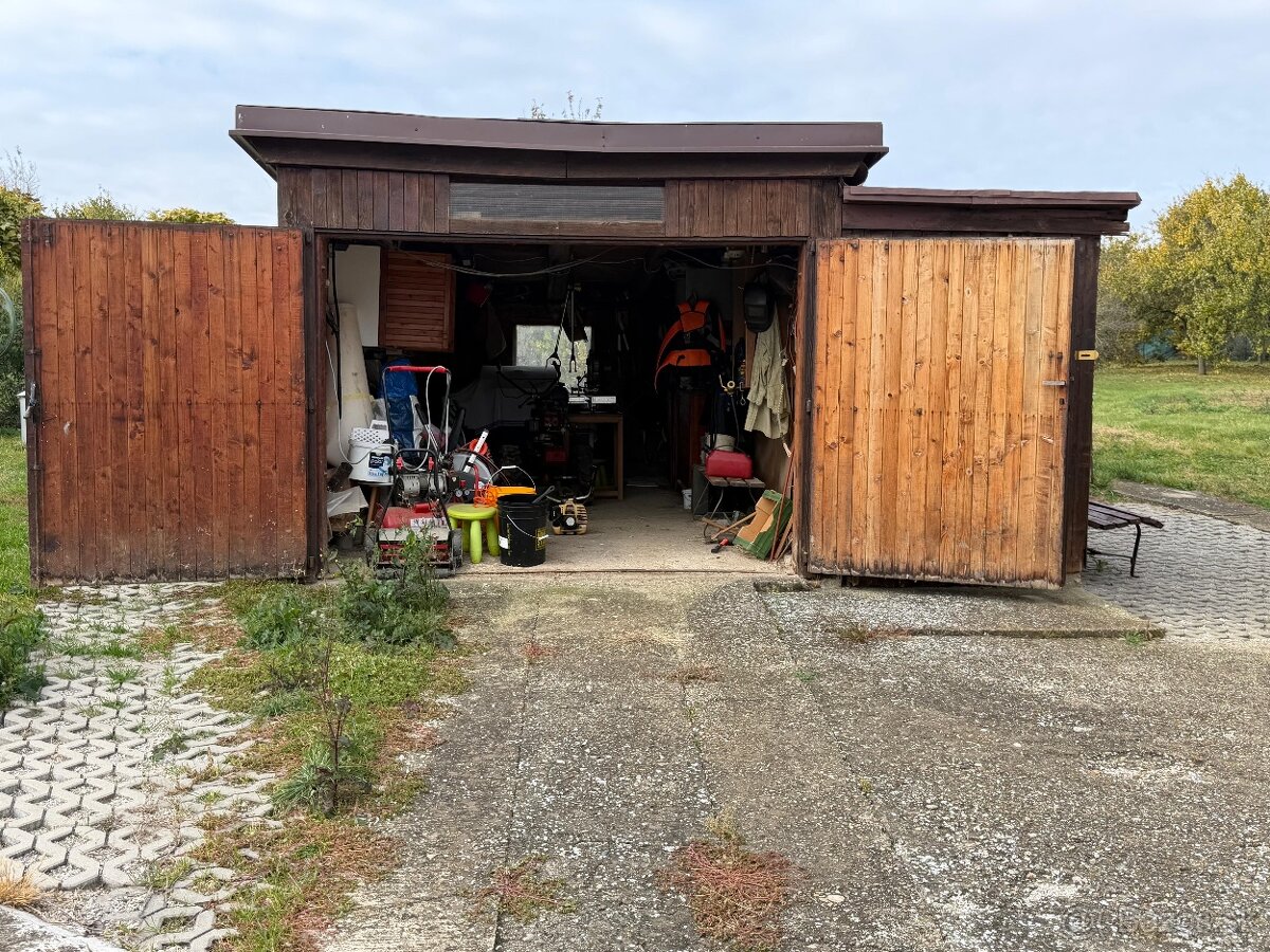 Na predaj rodinný dom s veľkým pozemkom, Pata - 14