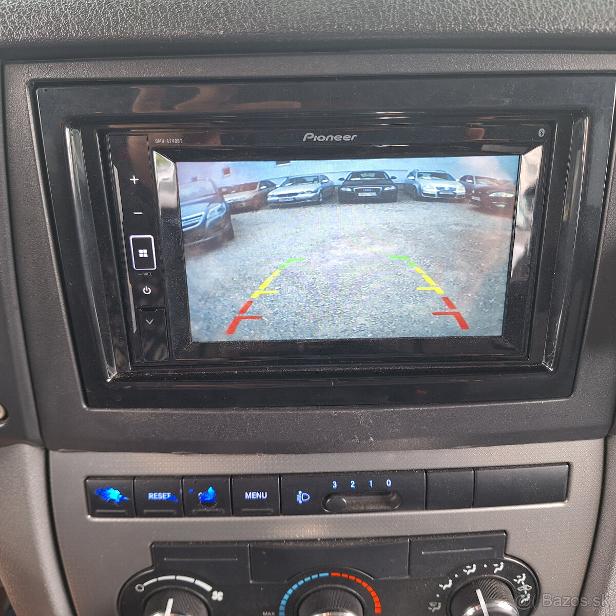 Jeep Commander 3.0 CRD V6 Overland A/T 4x4 - aj na splátky - 14