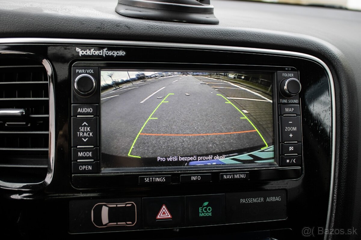 Mitsubishi Outlander 2.0 PHEV 4WD (2013) - 14