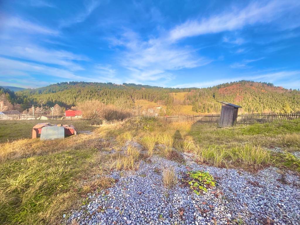 Predaj nádhernej usadlosti súboru a obrovských pozemkov v Oš - 14