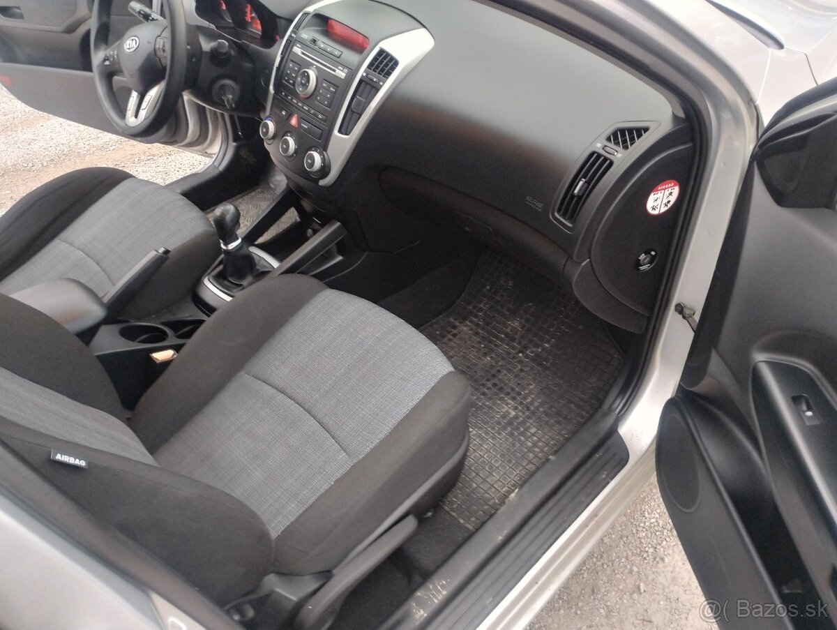 Kia Cee´d 1.4 CVVT L - 14