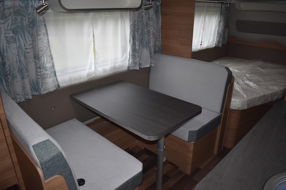 Karavan Weinsberg 500 FDK SKLADOM nový 19.500.-€ bez DPH - 14