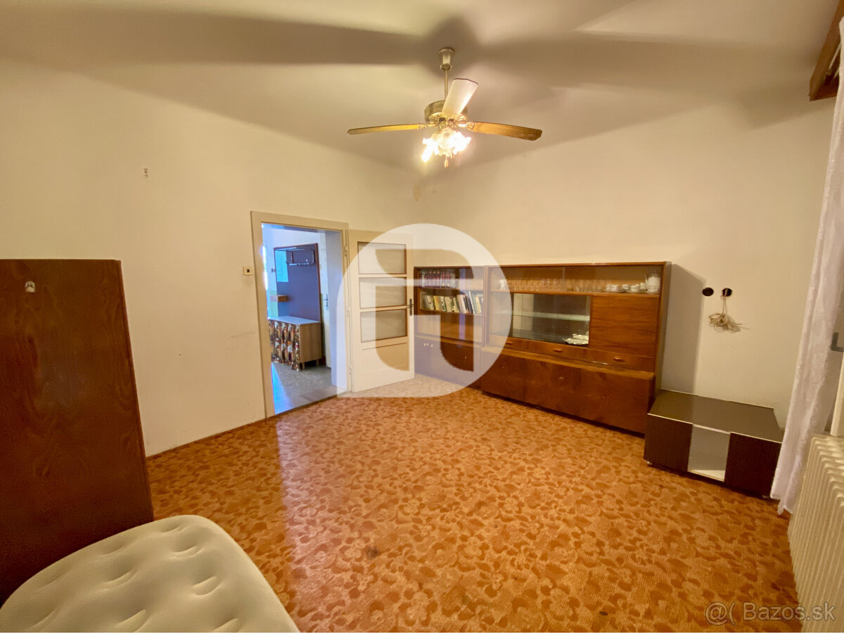 Predstavujeme Vám na predaj starší 3- izbový rodinný dom v o - 14