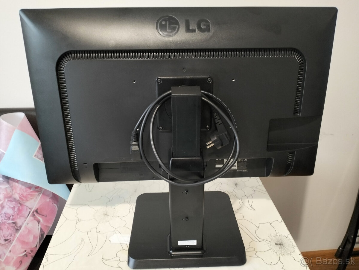 LG 27” 16:9 IPS Monitor príjemný na čítanie - 14