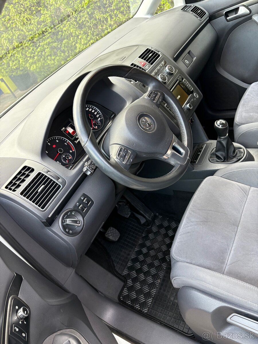 VW Touran 2,0 TDi - 14