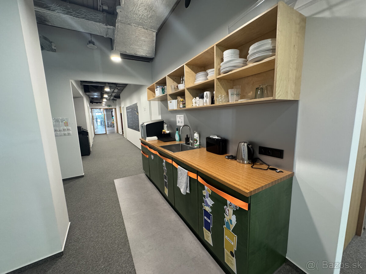 Prenájom samostatného kancelárskeho traktu 867 m² pri nábrež - 14