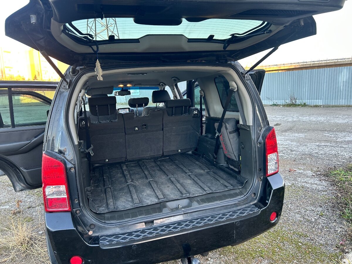 Nissan Pathfinder 2.5 dCi 7 Miestne, ťažné. - 14