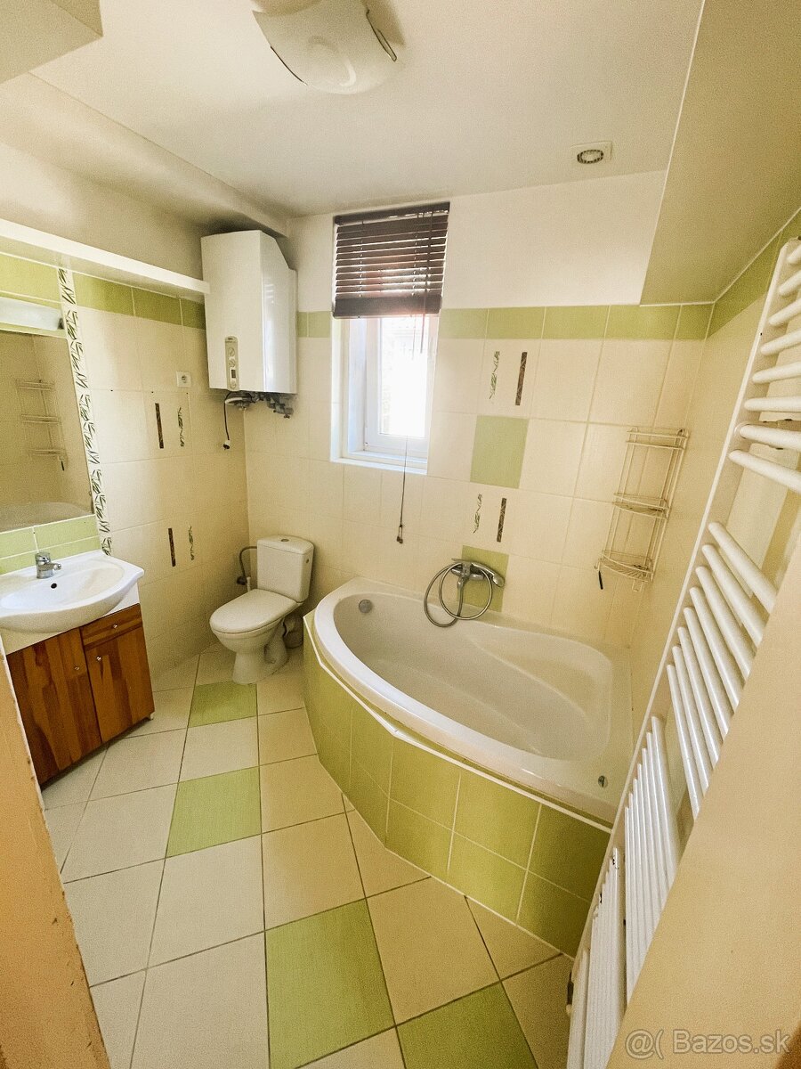 Predaj dvojgeneračného rodinného domu Bratislava Rača - 14