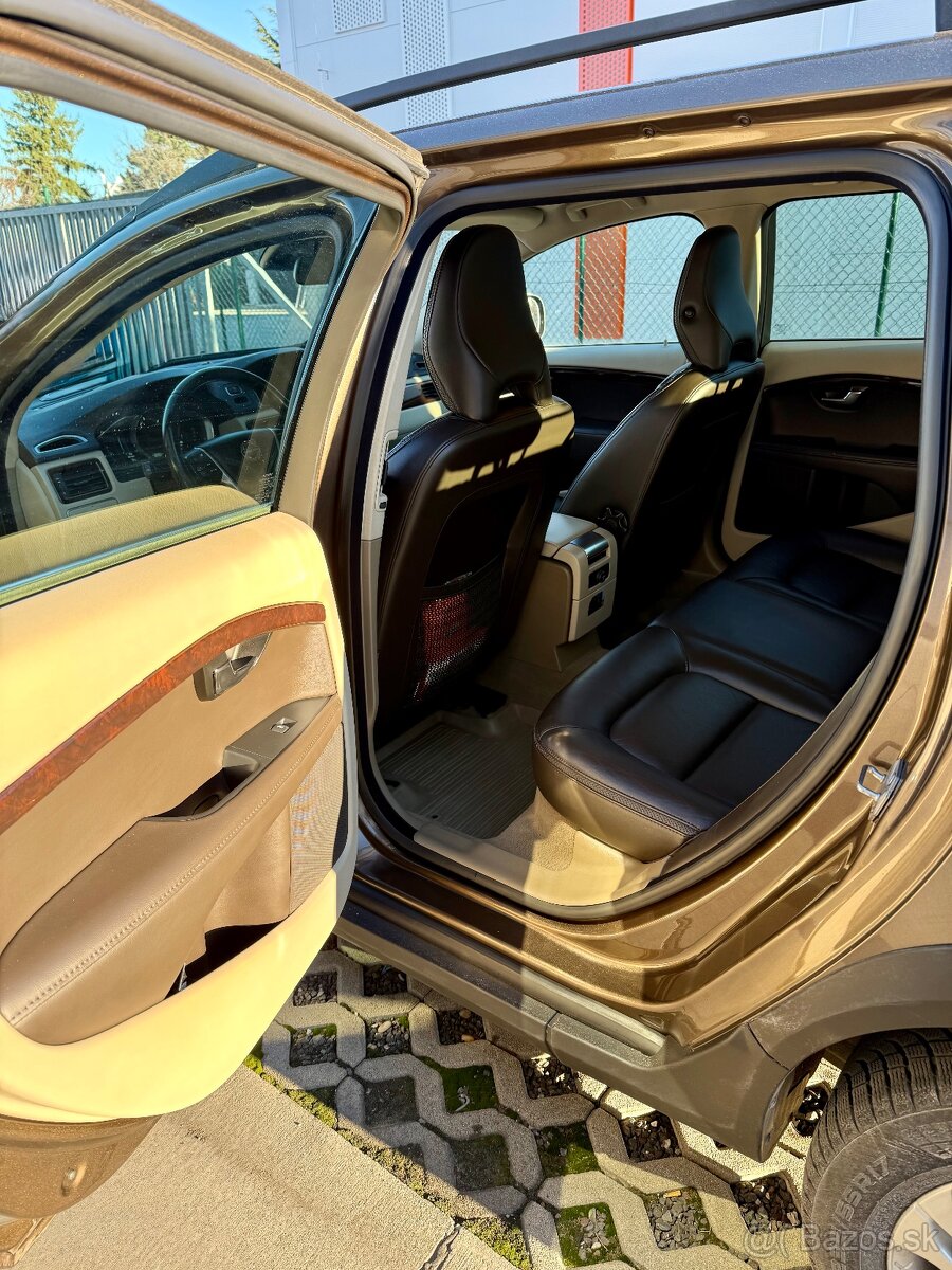 Volvo XC70 Cross Country 5D AWD - 14