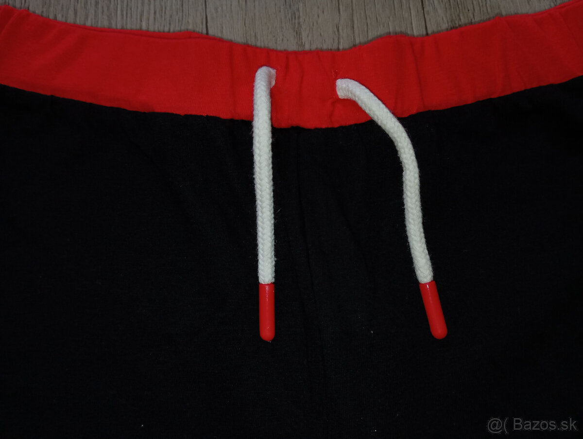 Čierne tepláky a kraťase Marvel 152 - 14