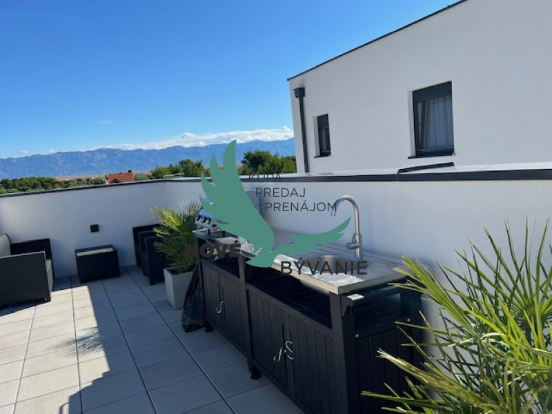 Chorvátsko - Zariadený apartmán so strešnou terasou len 150m - 14