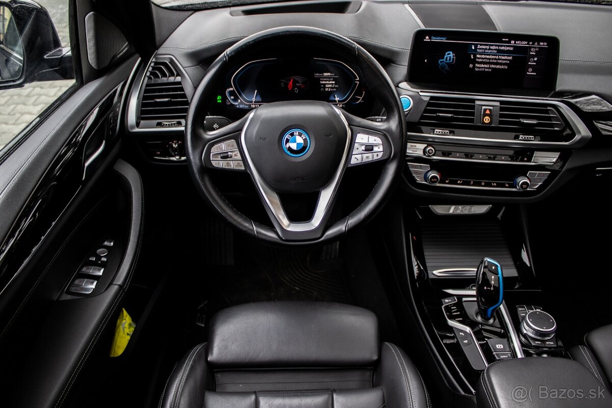 iX3 210kW panoráma Harman Kardon - 14