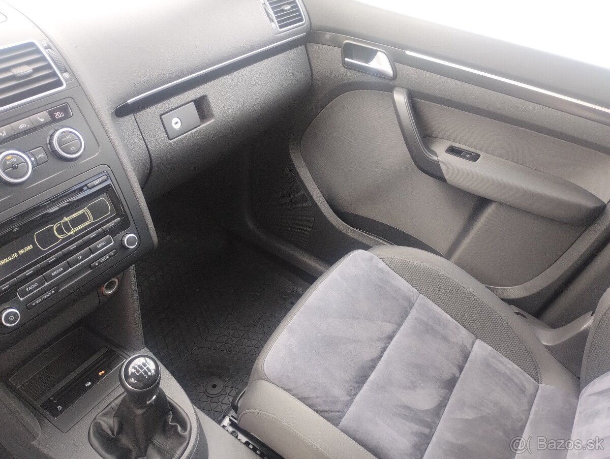 Volkswagen Touran 2.0 TDI Highline - 14