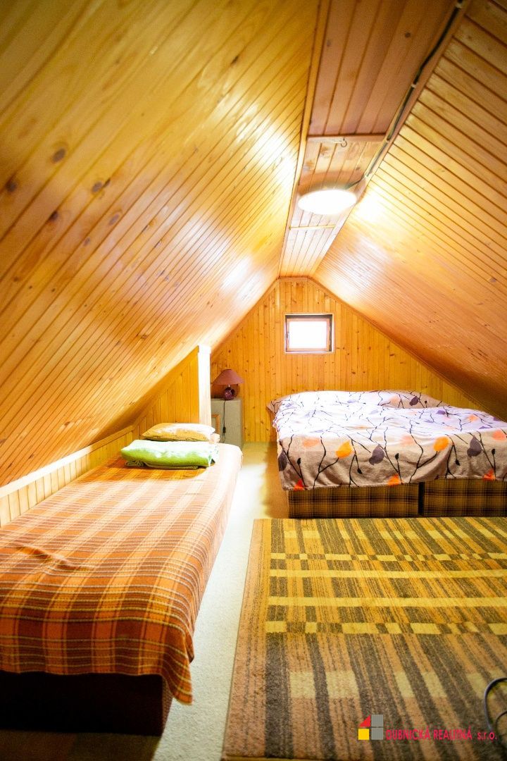 Na predaj záhradná chatka v retro štýle s upravenou záhradou - 14