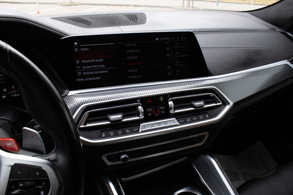 BMW X6 M Competition z roku 2021 - 14