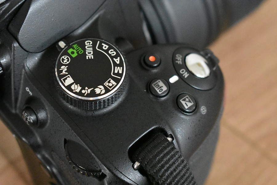 Nikon d3200 s VR AF 18-55 + brasna - nafotene 18 tisic.sn. - 14