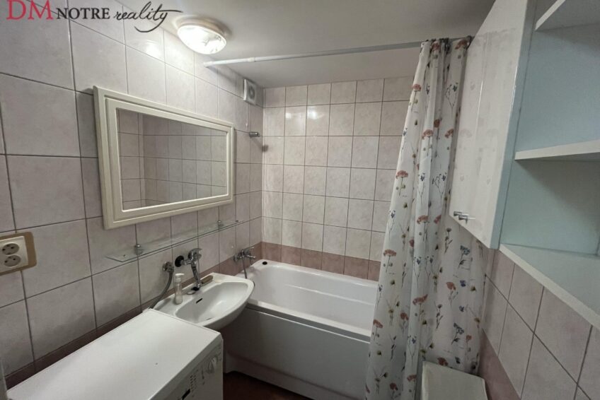 🏡 Trojizbový byt v tichej časti Lučenca s loggiou - 14