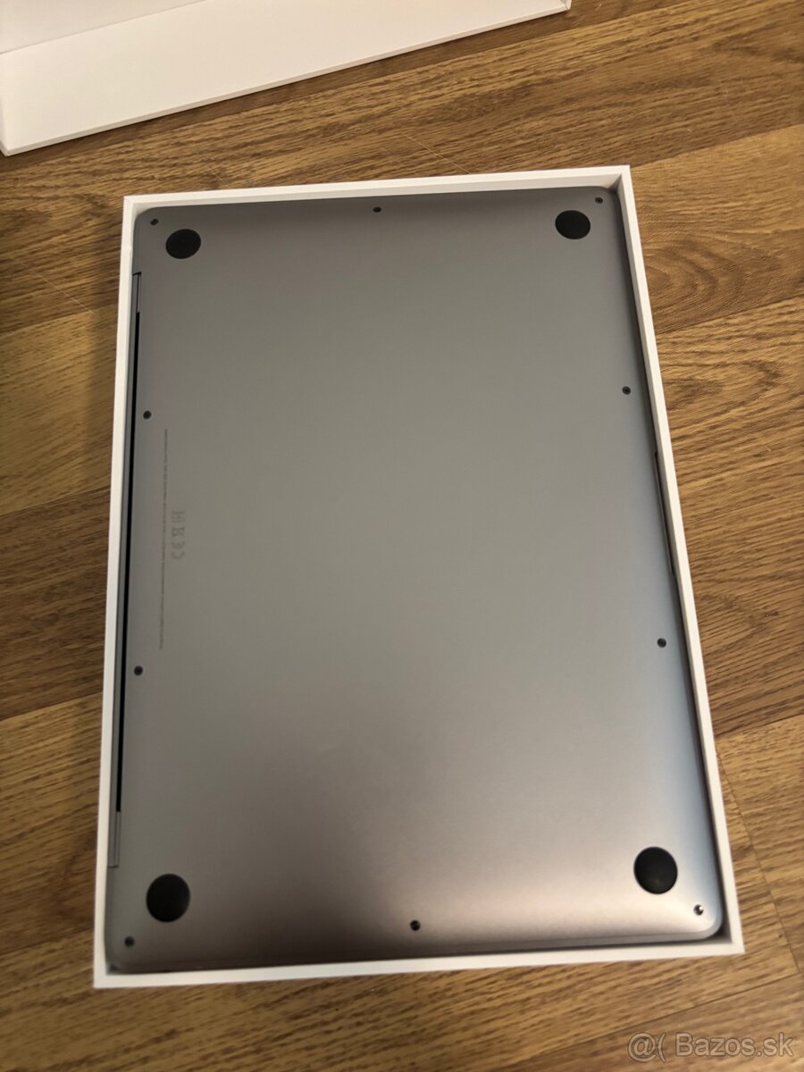 MacBook Air 13" (2020) Space Gray - 14